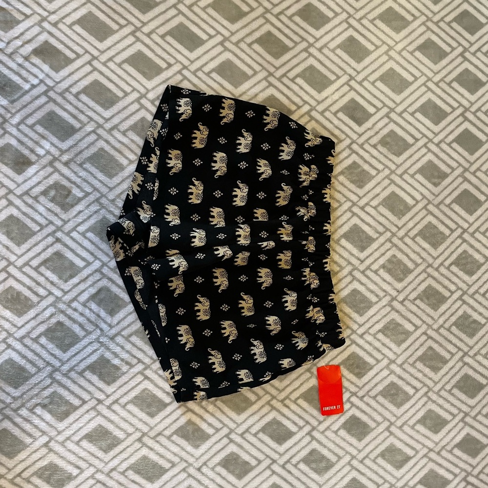 ✨Mix & Match: 2/$10, 5/20✨ NWT Forever 21 elephant woven shorts